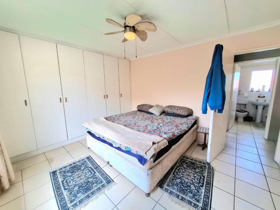 6 Bedroom Property for Sale in Gonubie Eastern Cape